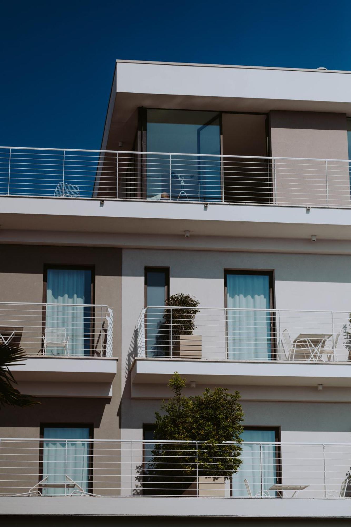 Aqva Boutique Hotel (Adults Only) Sirmione Exteriör bild