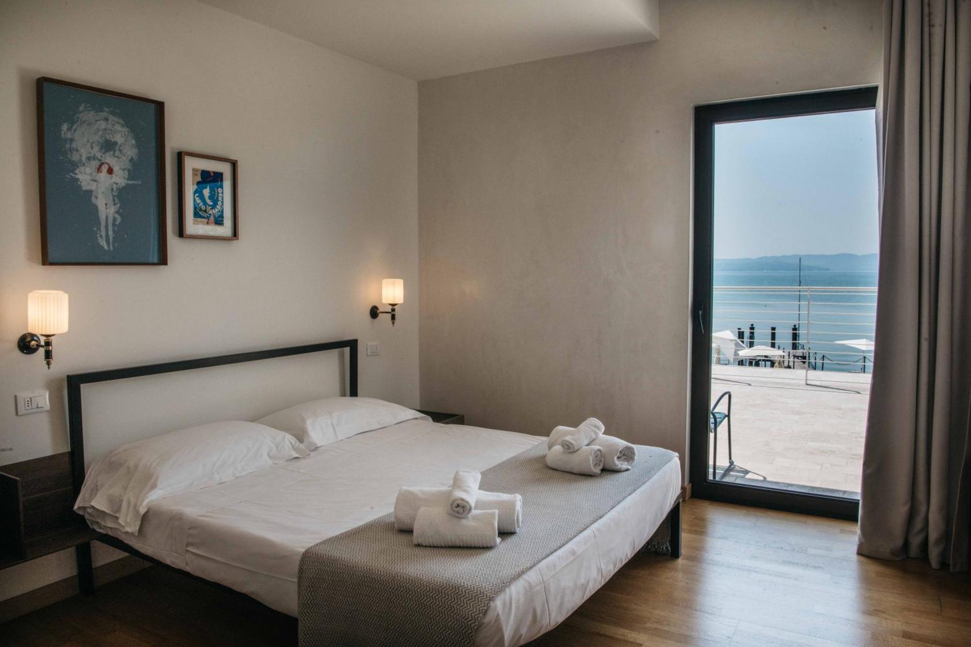 Aqva Boutique Hotel (Adults Only) Sirmione Exteriör bild