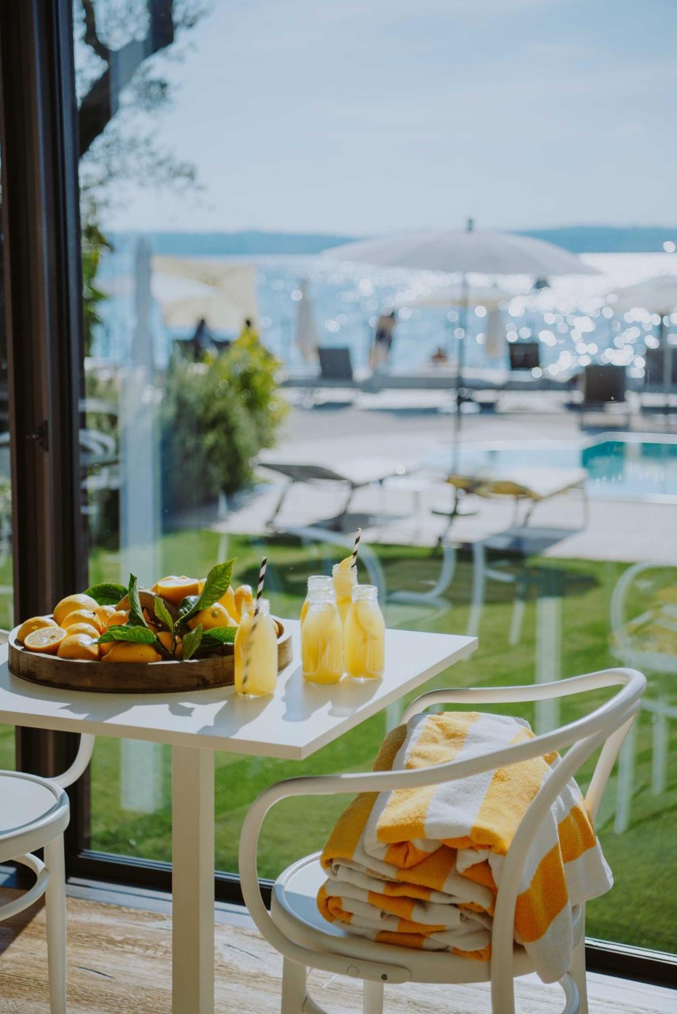 Aqva Boutique Hotel (Adults Only) Sirmione Exteriör bild
